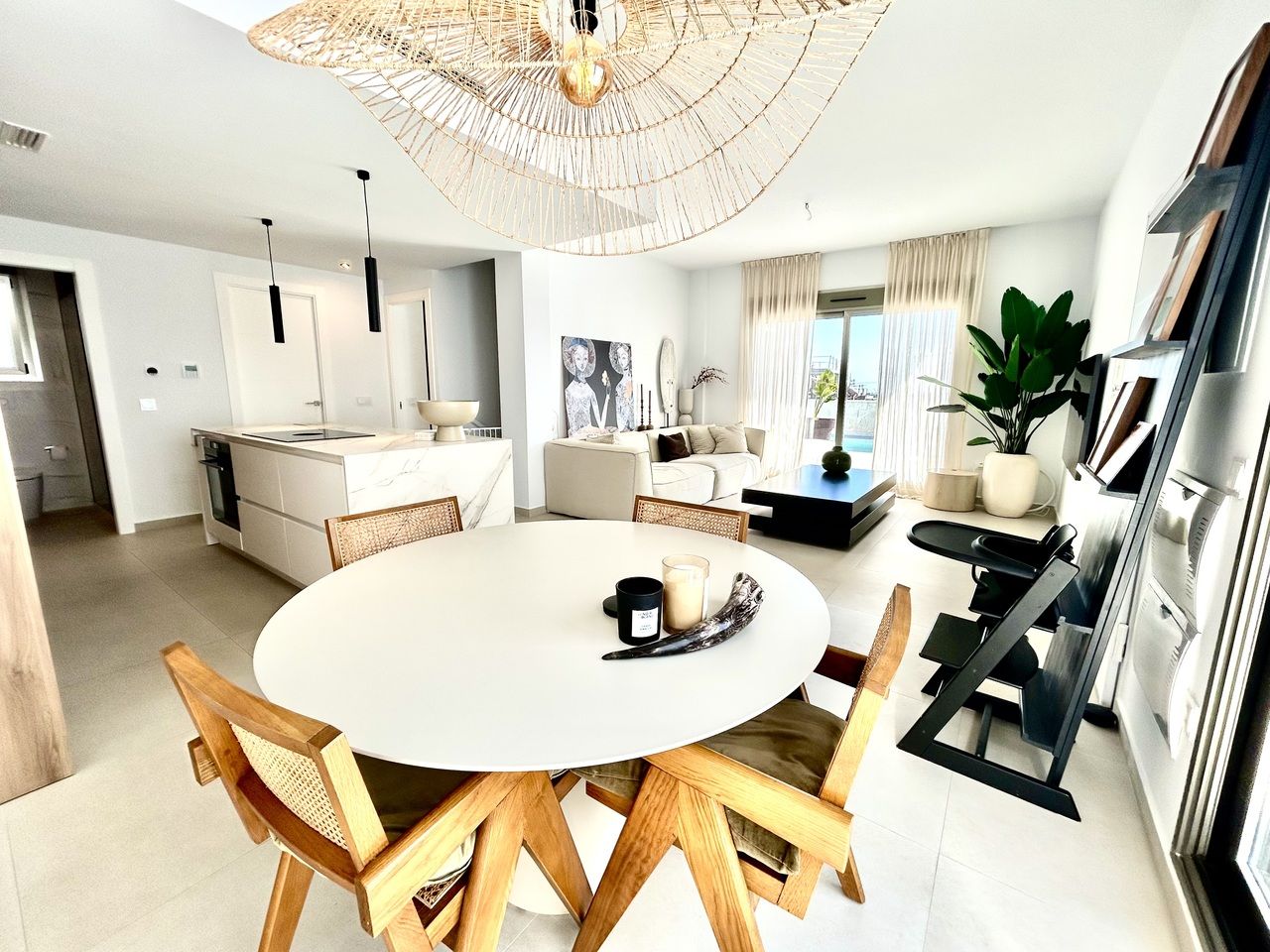 4-Bedroom Villa in Pueblo 9, San Miguel de Salinas - Image 3