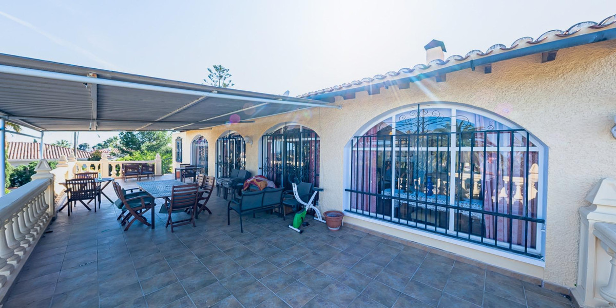 8-Bedroom Detached House in La Nucia | Sunny Casas - Cos... - Image 19