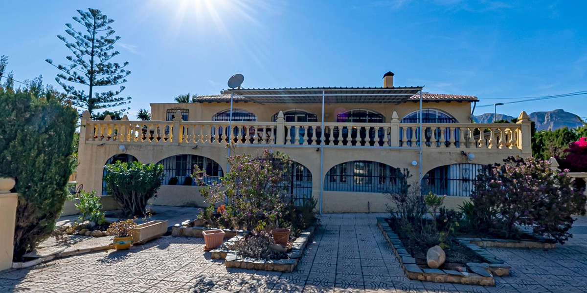 8-Bedroom Detached House in La Nucia | Sunny Casas - Cos... - Image 2