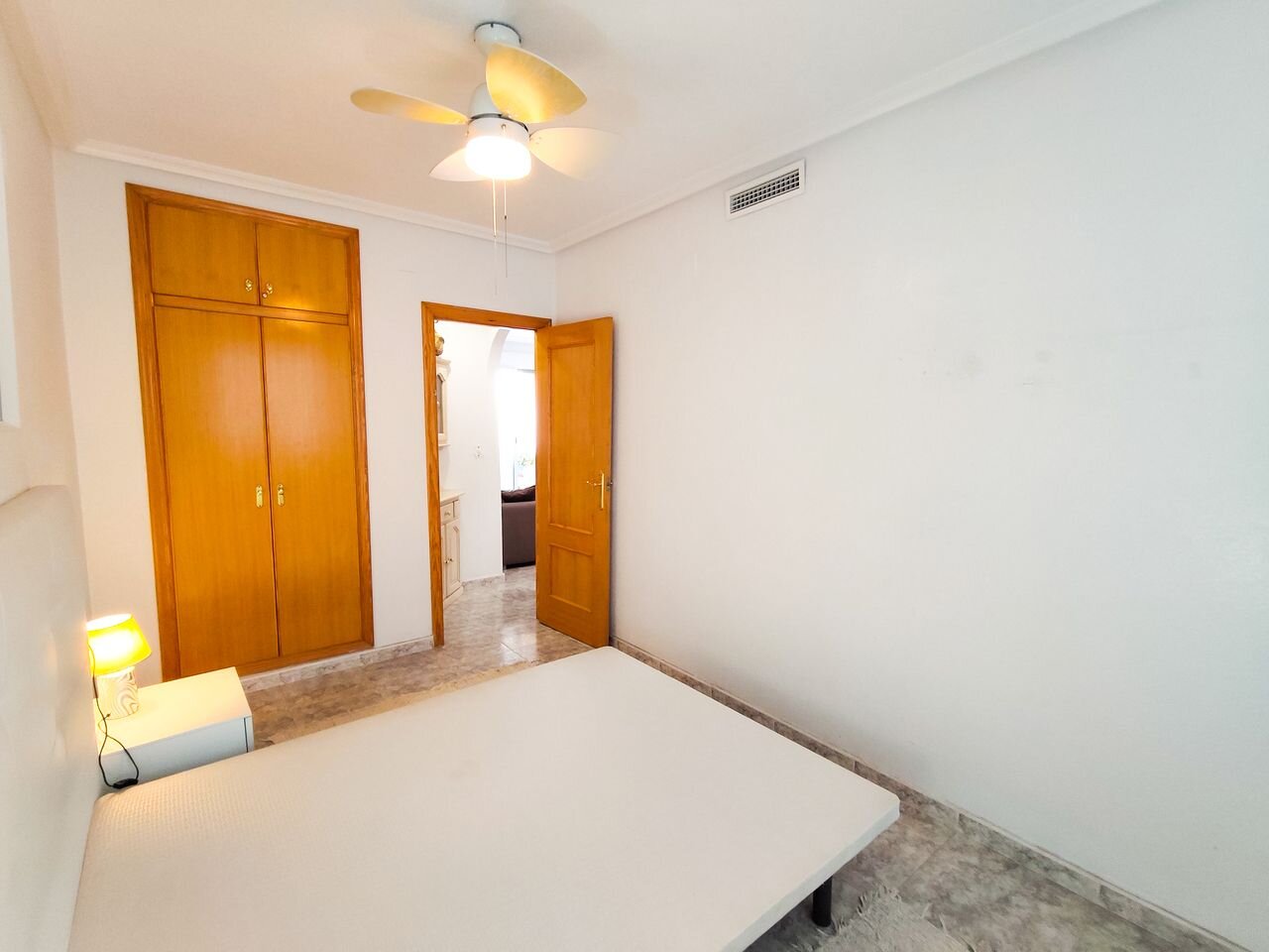 2-Bedroom Apartment in Guardamar del Segura - Image 12