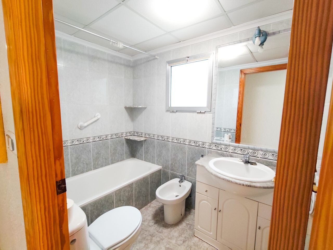 2-Bedroom Apartment in Guardamar del Segura - Image 17
