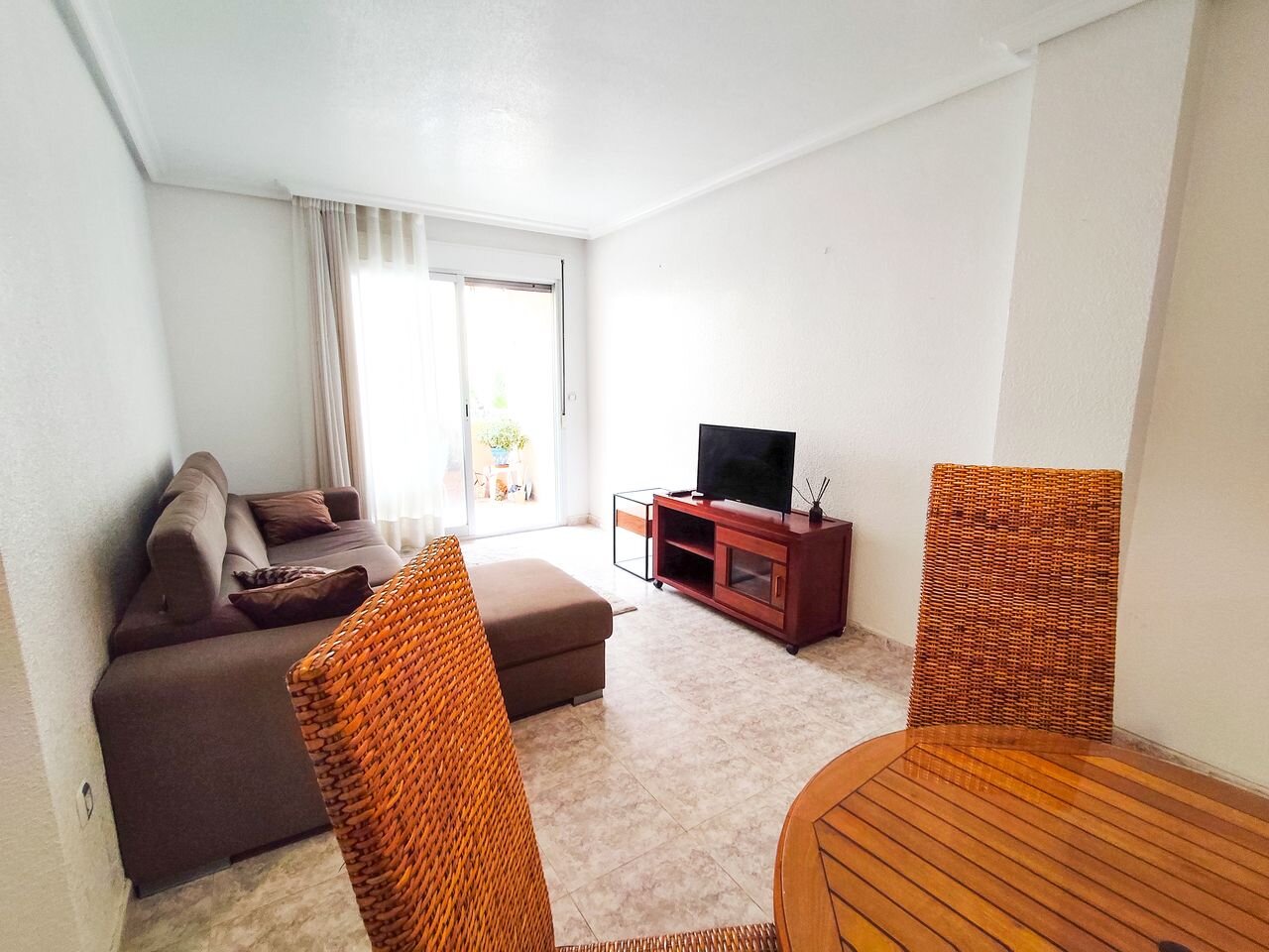 2-Bedroom Apartment in Guardamar del Segura - Image 2