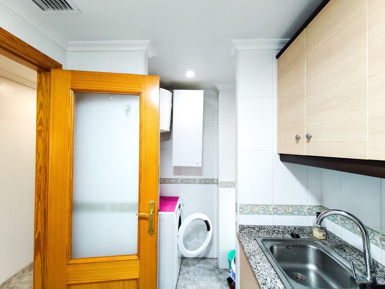2-Bedroom Apartment in Guardamar del Segura - Image 9