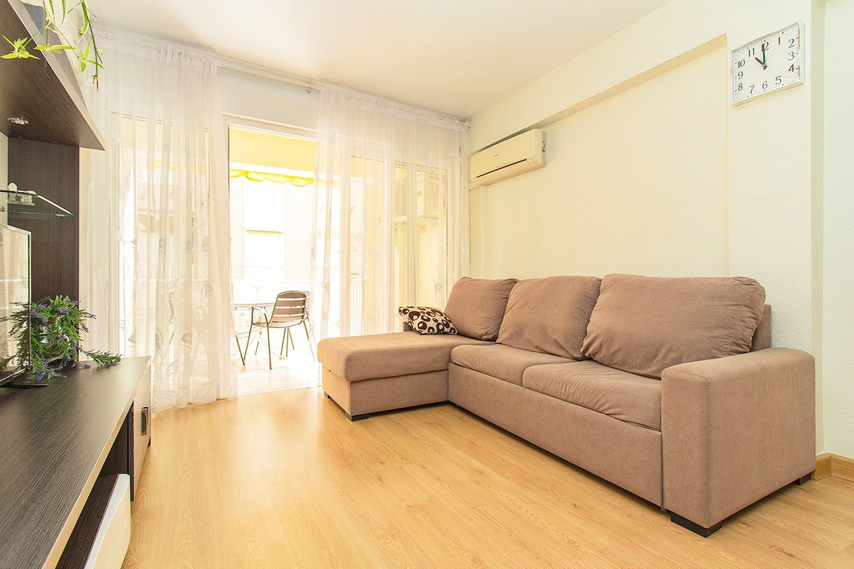 3-Bedroom Ground Floor Apartment in Playa Del Cura, Torre... - Image 10