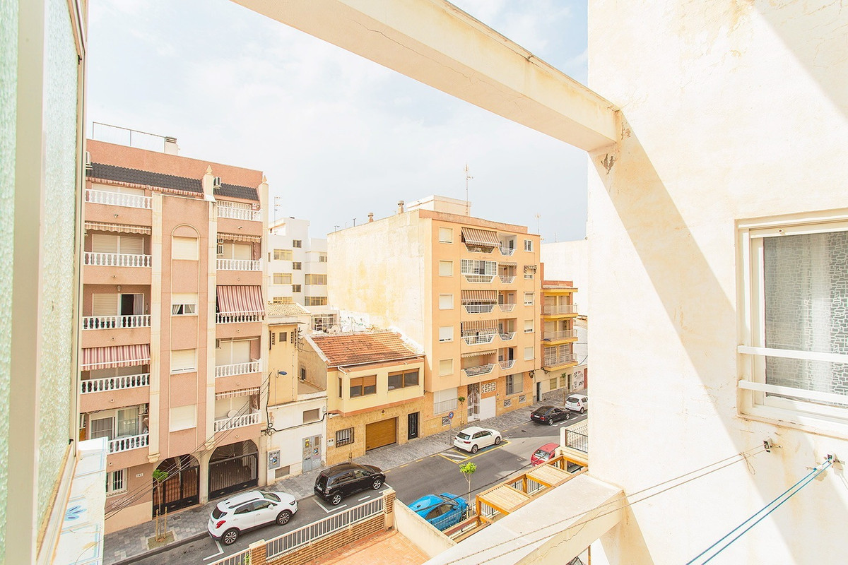 3-Bedroom Ground Floor Apartment in Playa Del Cura, Torre... - Image 18