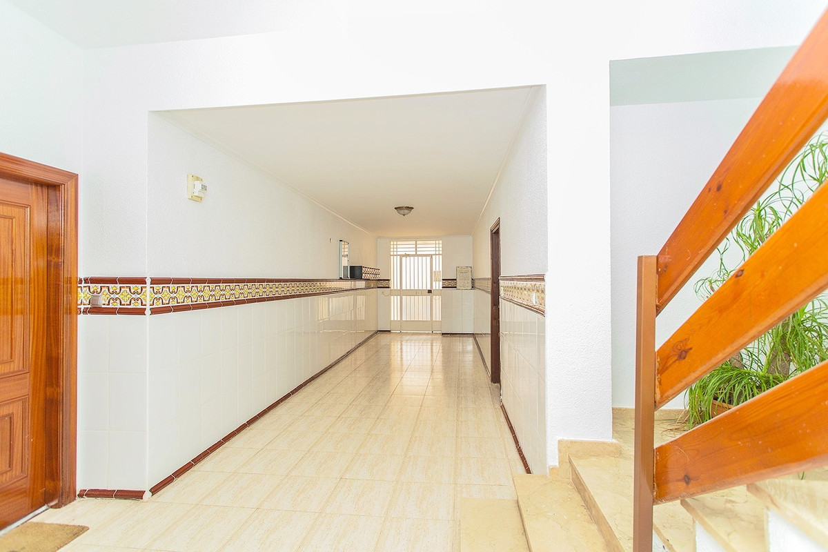 3-Bedroom Ground Floor Apartment in Playa Del Cura, Torre... - Image 4