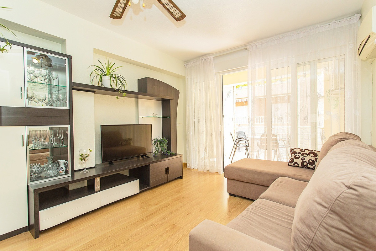 3-Bedroom Ground Floor Apartment in Playa Del Cura, Torre... - Image 9