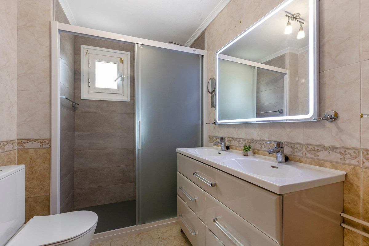 5-Bedroom Detached House in  Torrevieja | Sunny Casas - C... - Image 24