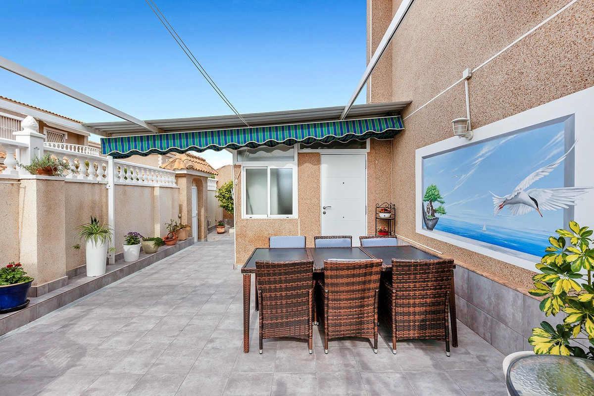 5-Bedroom Detached House in  Torrevieja | Sunny Casas - C... - Image 8