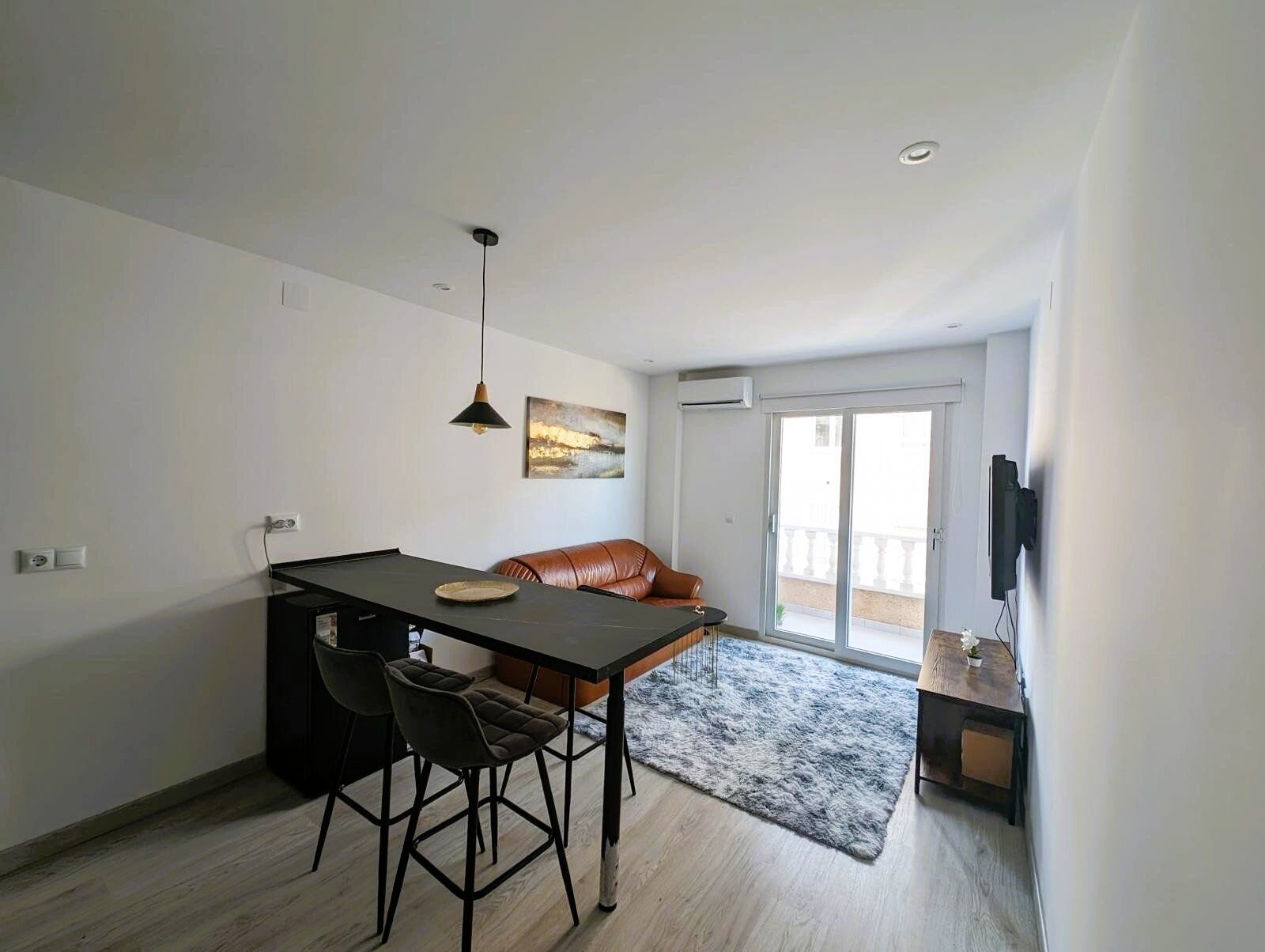 1-Bedroom Apartment in Centro, Torrevieja - Image 10