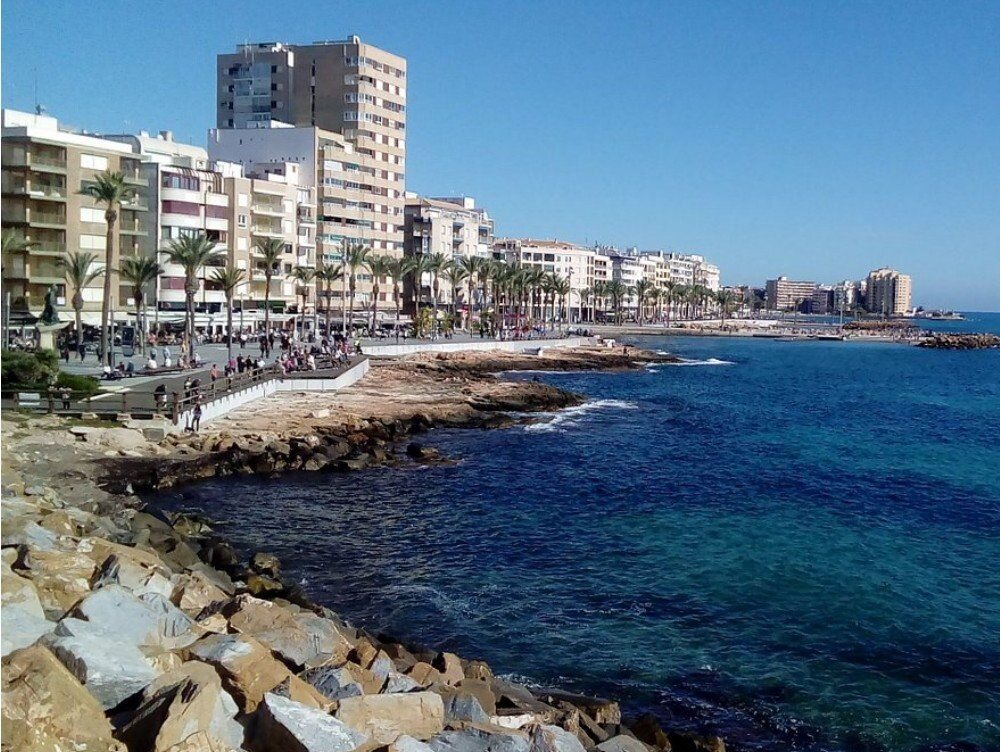 1-Bedroom Apartment in Centro, Torrevieja - Image 14