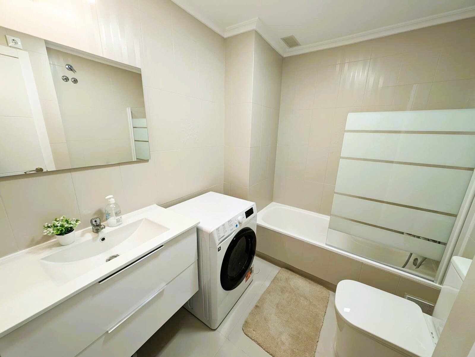 1-Bedroom Apartment in Centro, Torrevieja - Image 3