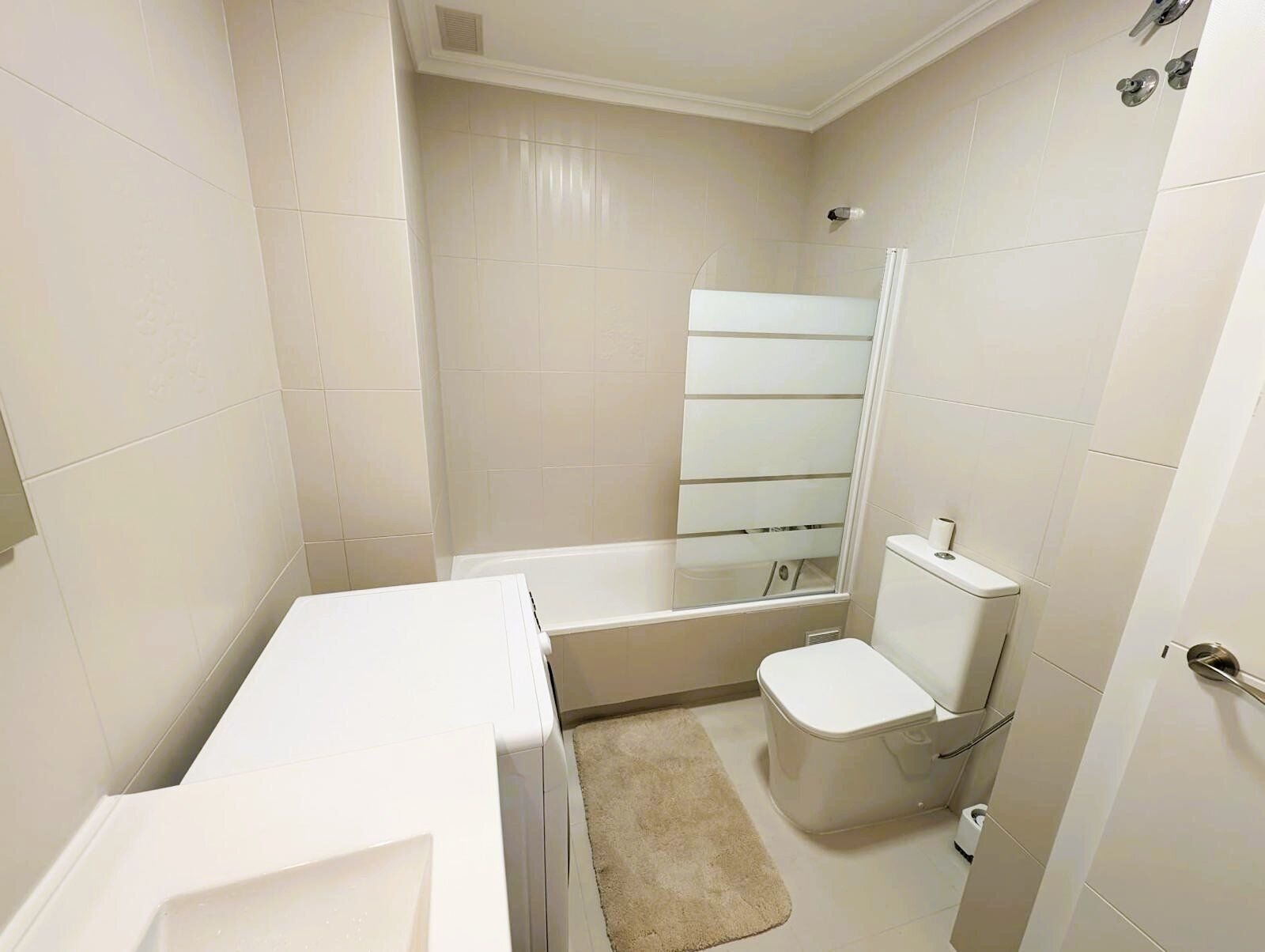 1-Bedroom Apartment in Centro, Torrevieja - Image 4