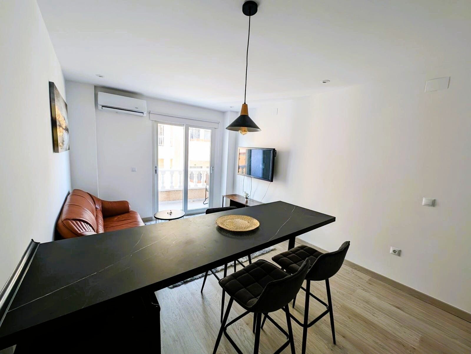 1-Bedroom Apartment in Centro, Torrevieja - Image 9