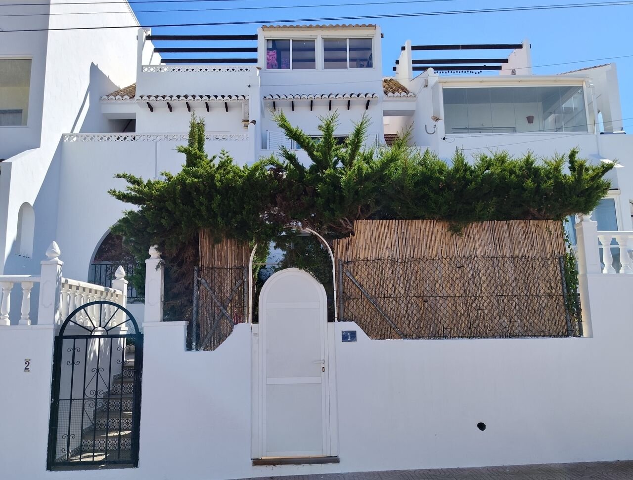 2-Bedroom Bungalow in Centro de la Ciudad Quesada, Rojales - Image 3