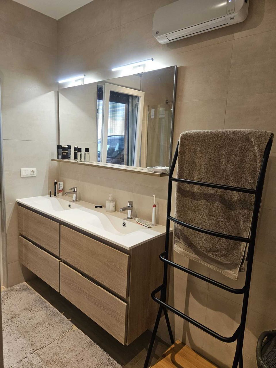 4-Bedroom Villa in La Siesta - El Salado - Torreta, Torrevieja - Image 35