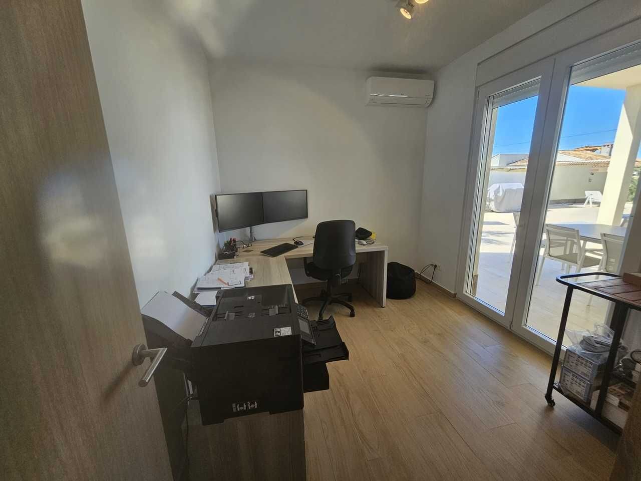 4-Bedroom Villa in La Siesta - El Salado - Torreta, Torrevieja - Image 43