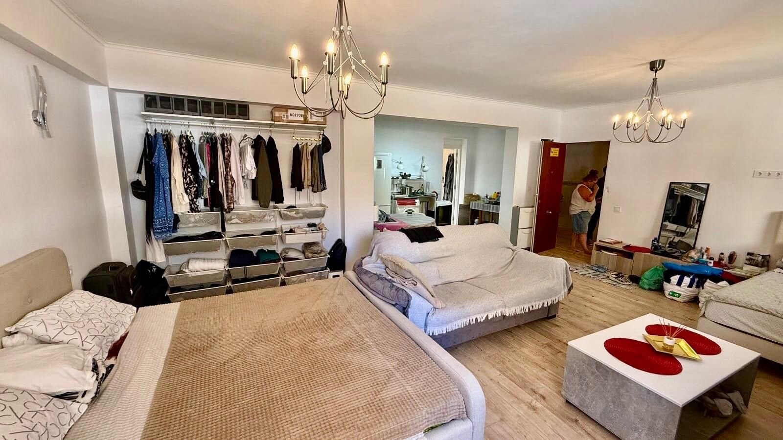 2-Bedroom Apartment in Estacion de Autobuses, Torrevieja - Image 2