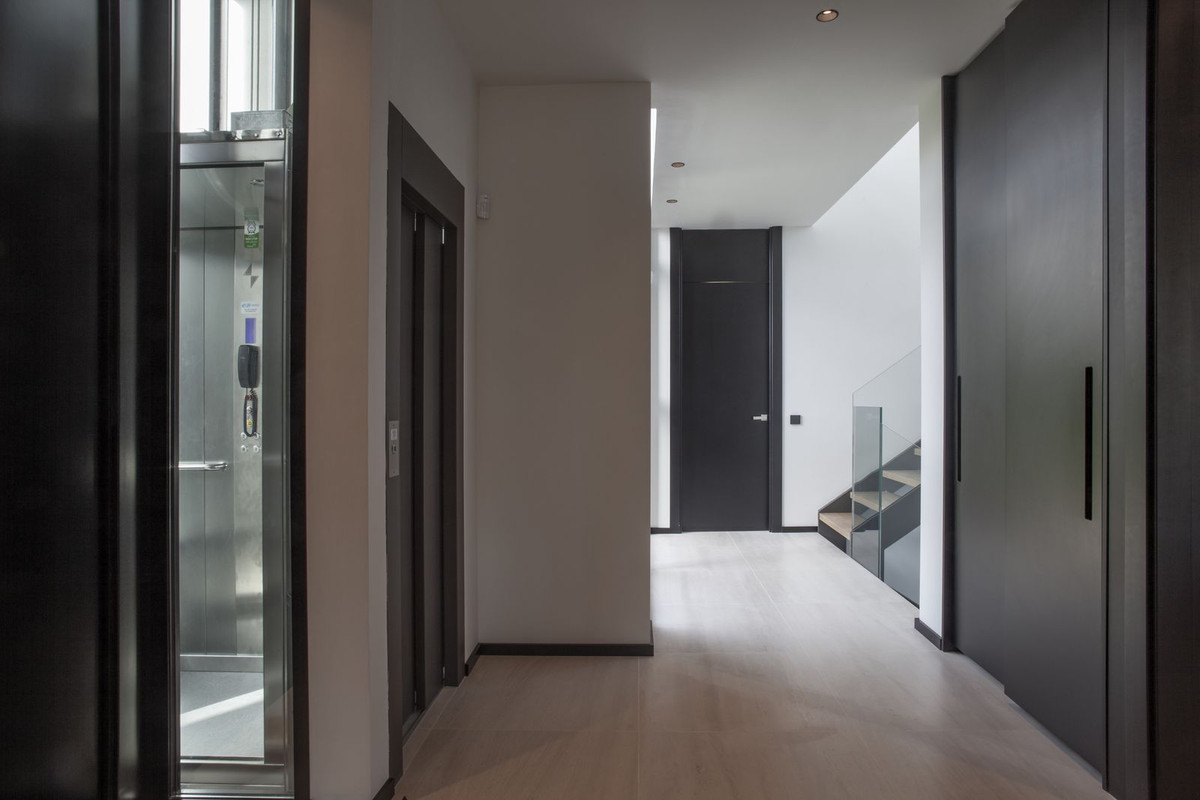 7-Bedroom Villa in Marbella | Sunny Casas - Costa Blanca... - Image 24