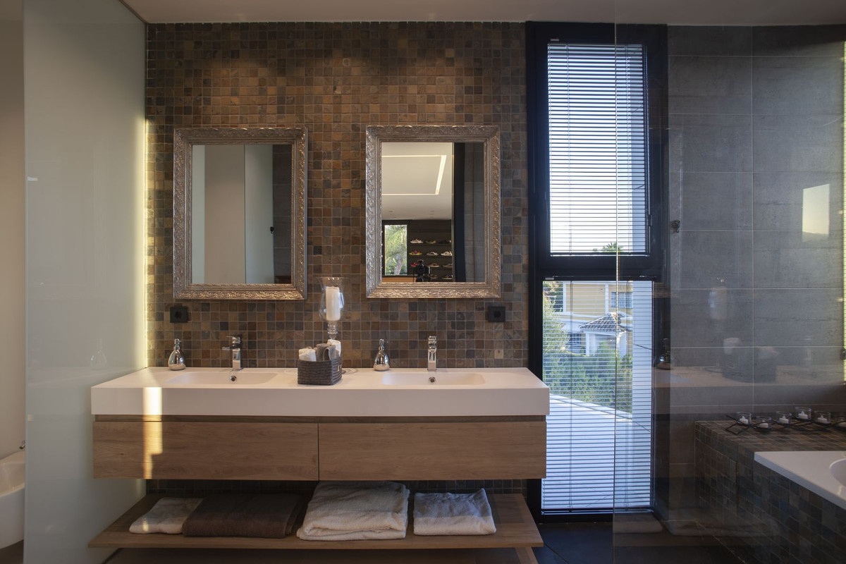 7-Bedroom Villa in Marbella | Sunny Casas - Costa Blanca... - Image 38