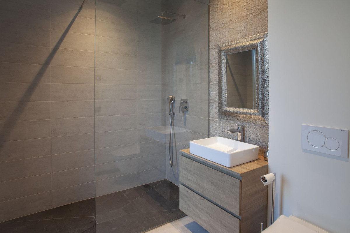 7-Bedroom Villa in Marbella | Sunny Casas - Costa Blanca... - Image 40