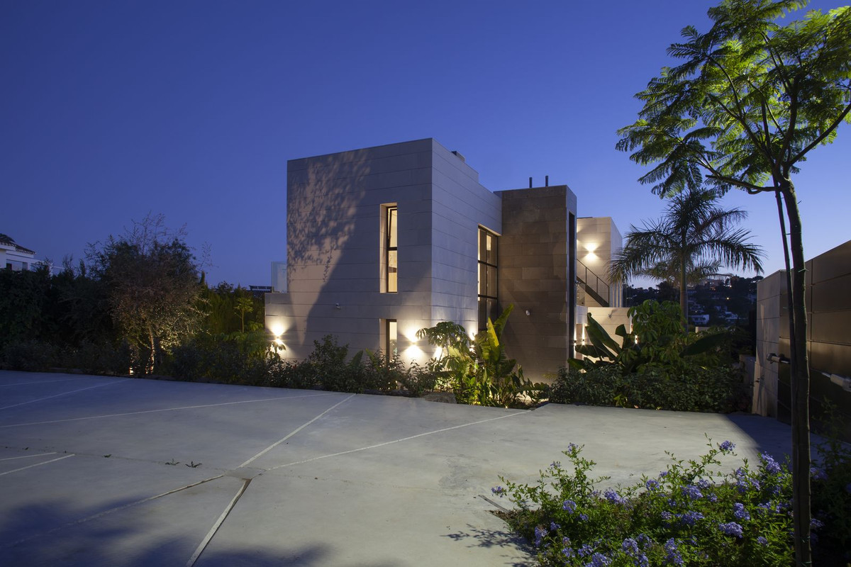 7-Bedroom Villa in Marbella | Sunny Casas - Costa Blanca... - Image 48