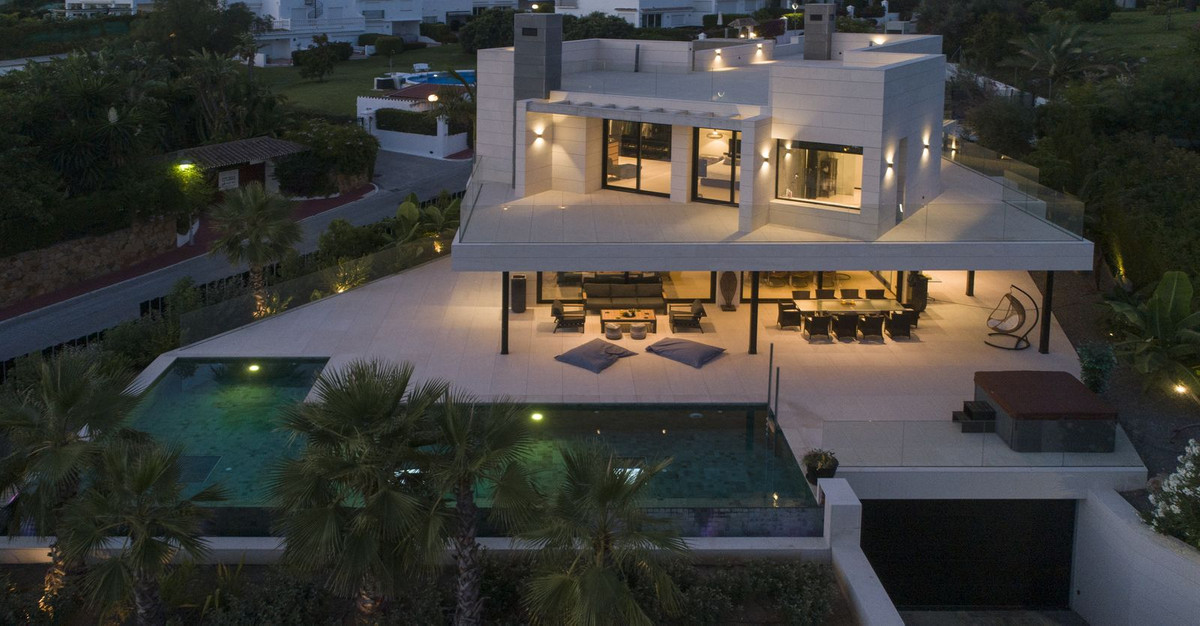 7-Bedroom Villa in Marbella | Sunny Casas - Costa Blanca... - Image 9