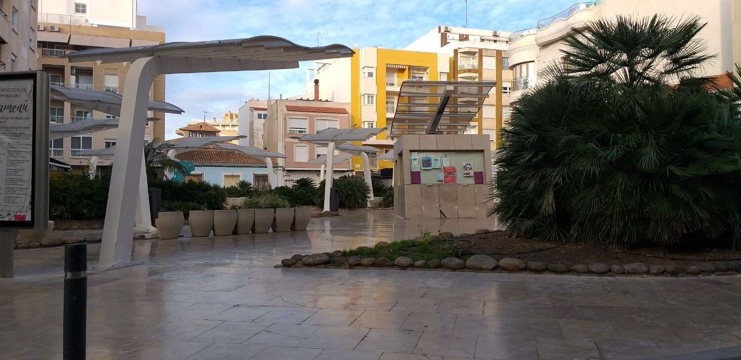 2-Bedroom Apartment in Parque de las Naciones, Torrevieja - Image 11