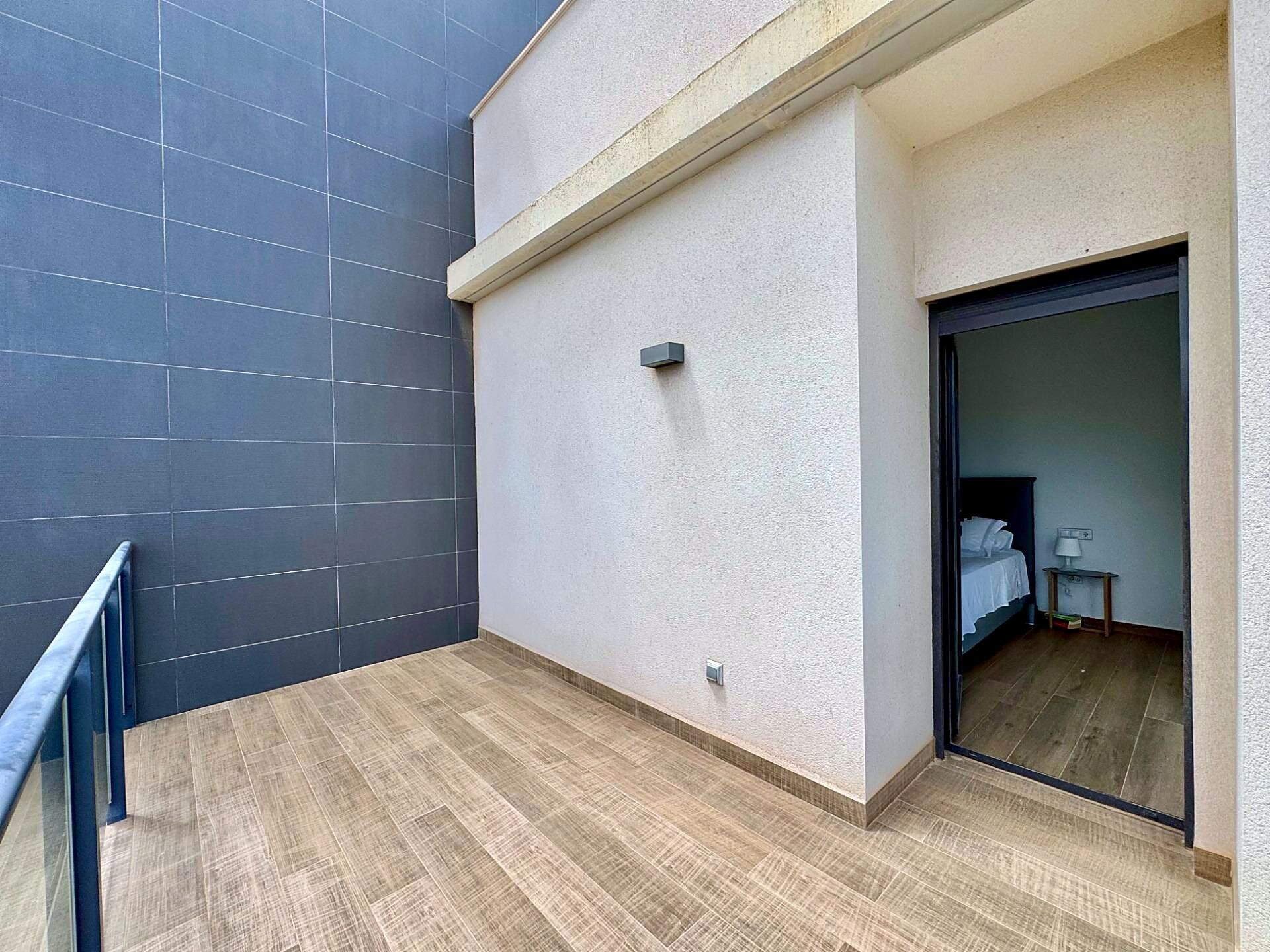 4-Bedroom Villa in Bellavista, San Miguel de Salinas - Image 12