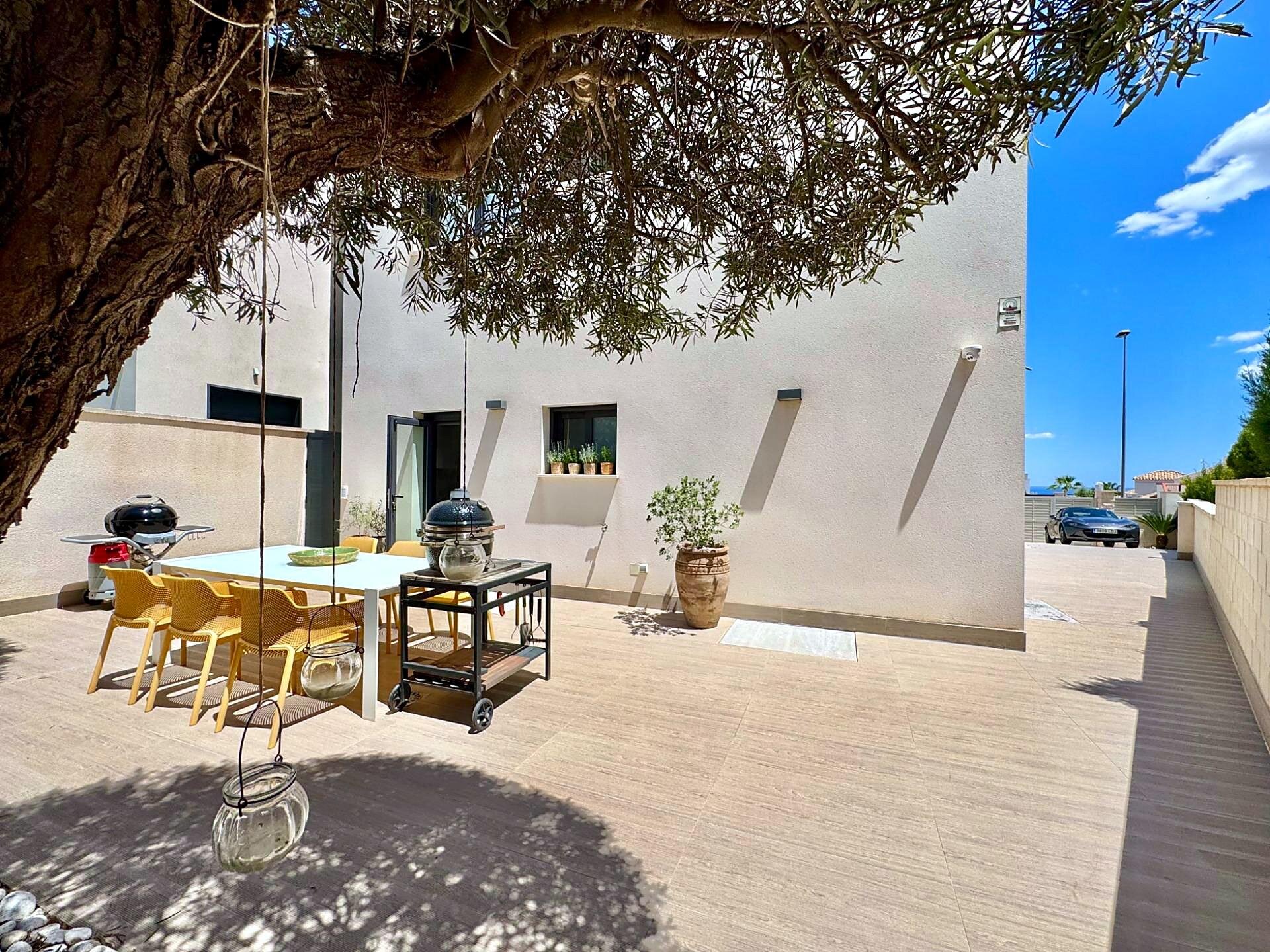 4-Bedroom Villa in Bellavista, San Miguel de Salinas - Image 3