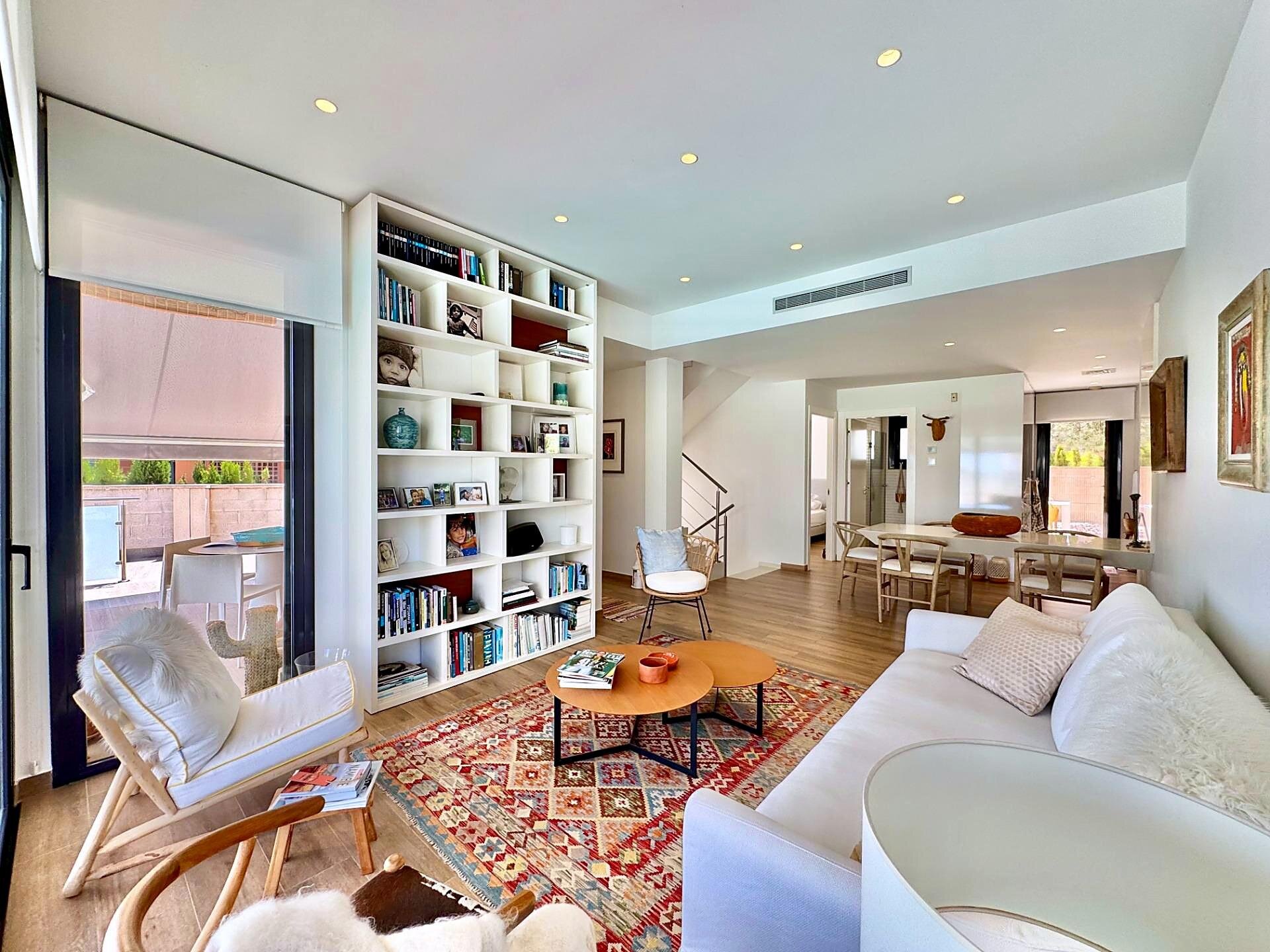 4-Bedroom Villa in Bellavista, San Miguel de Salinas - Image 4