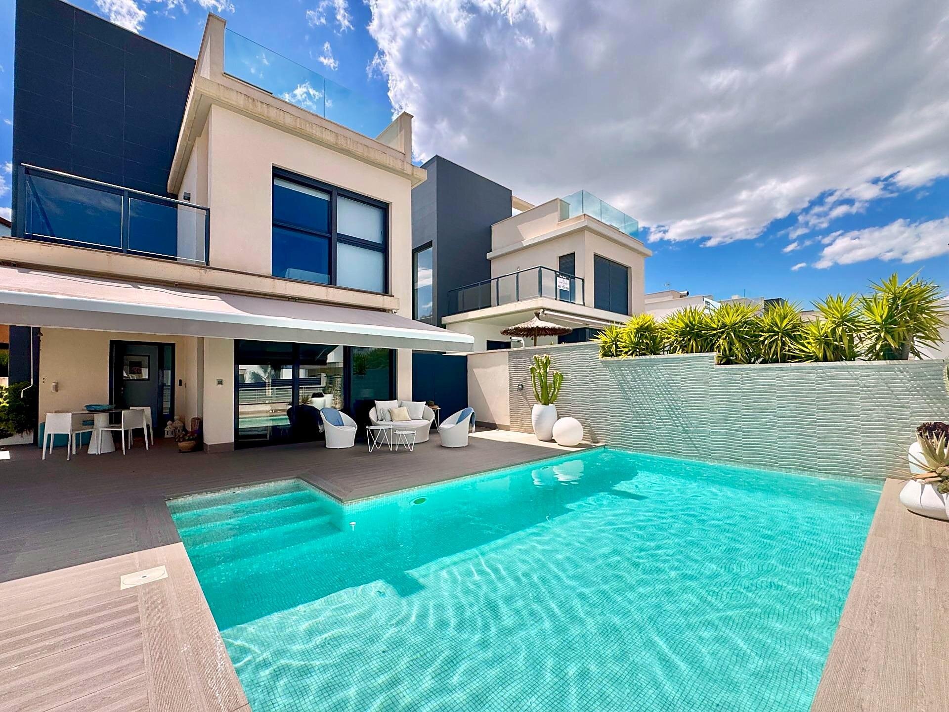 4-Bedroom Villa in Bellavista, San Miguel de Salinas - Image 48