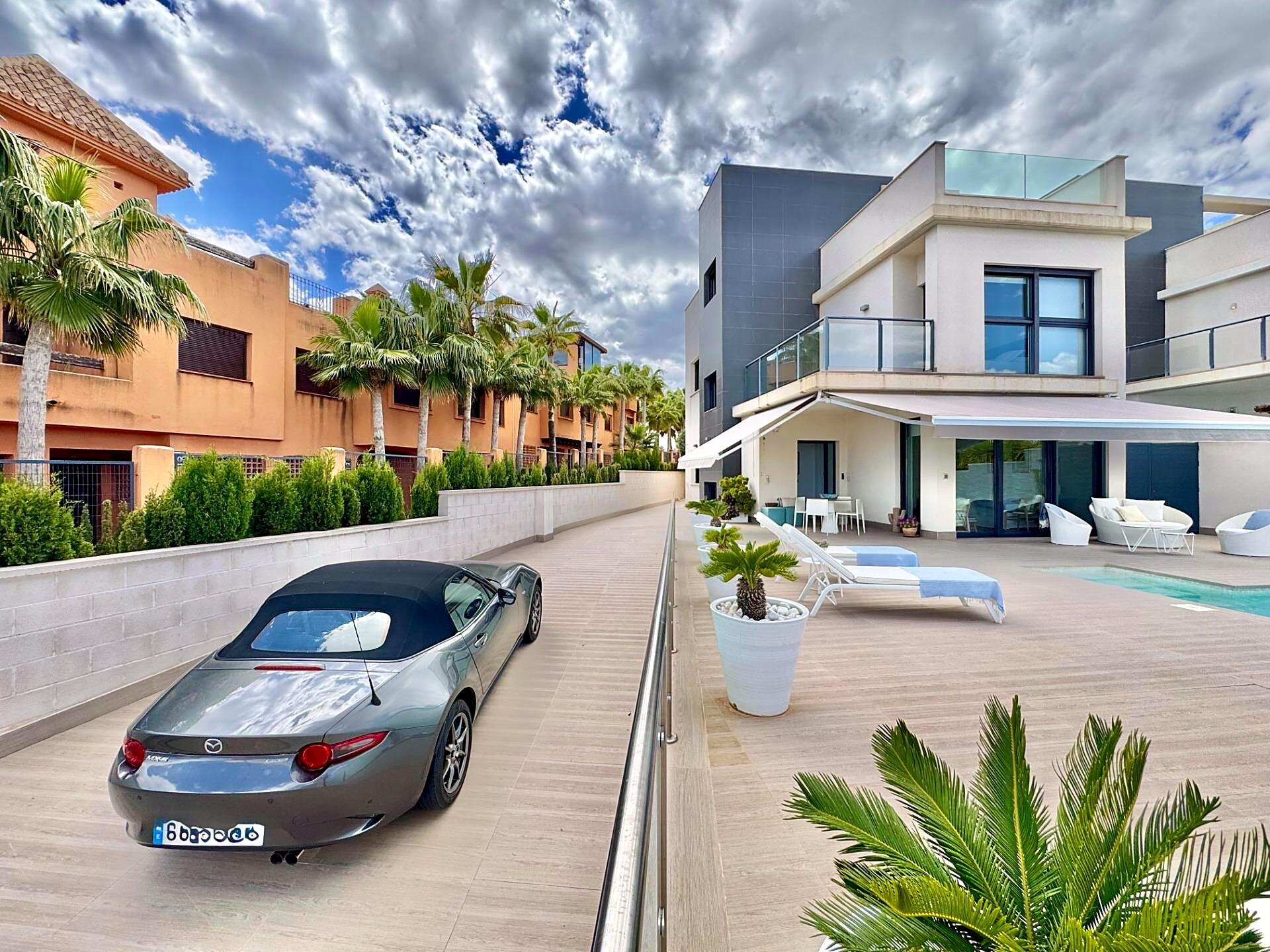 4-Bedroom Villa in Bellavista, San Miguel de Salinas - Image 50