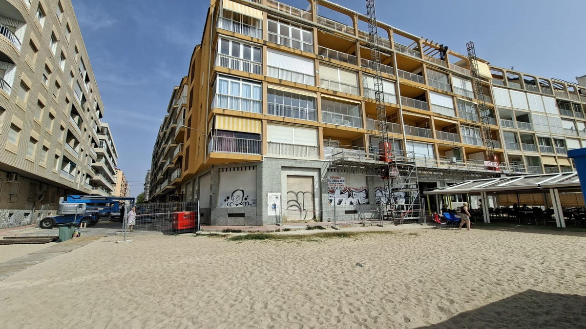 3-Bedroom Middle Floor Apartment in  Torrevieja | Sunny C... - Image 24