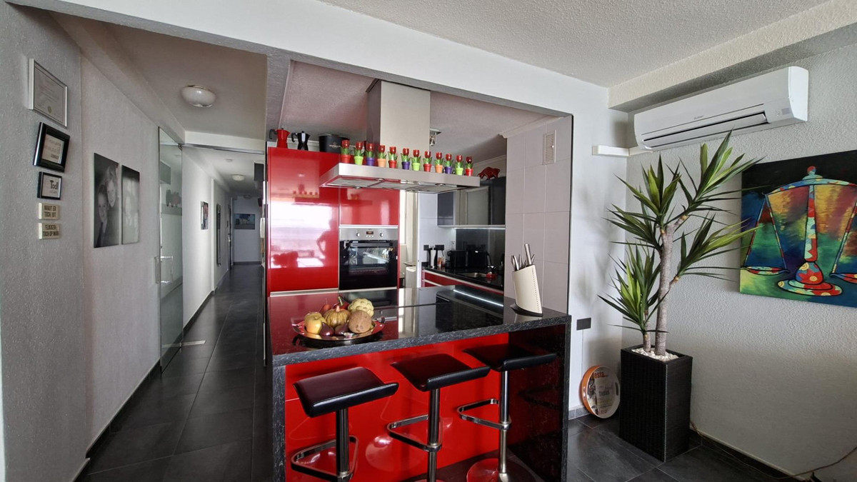 3-Bedroom Middle Floor Apartment in  Torrevieja | Sunny C... - Image 6