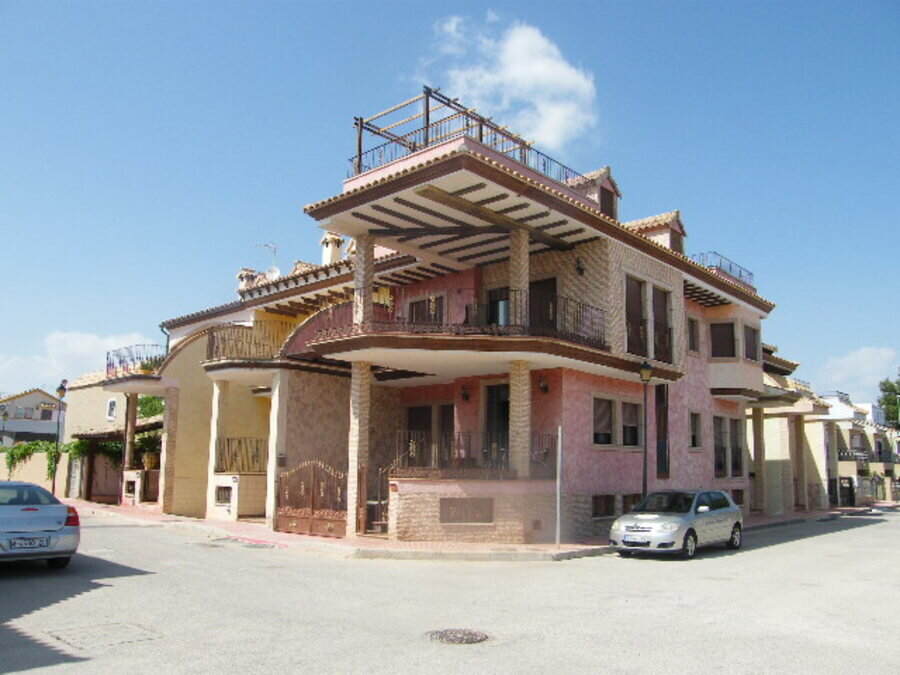 House in Almoradi - Image 1