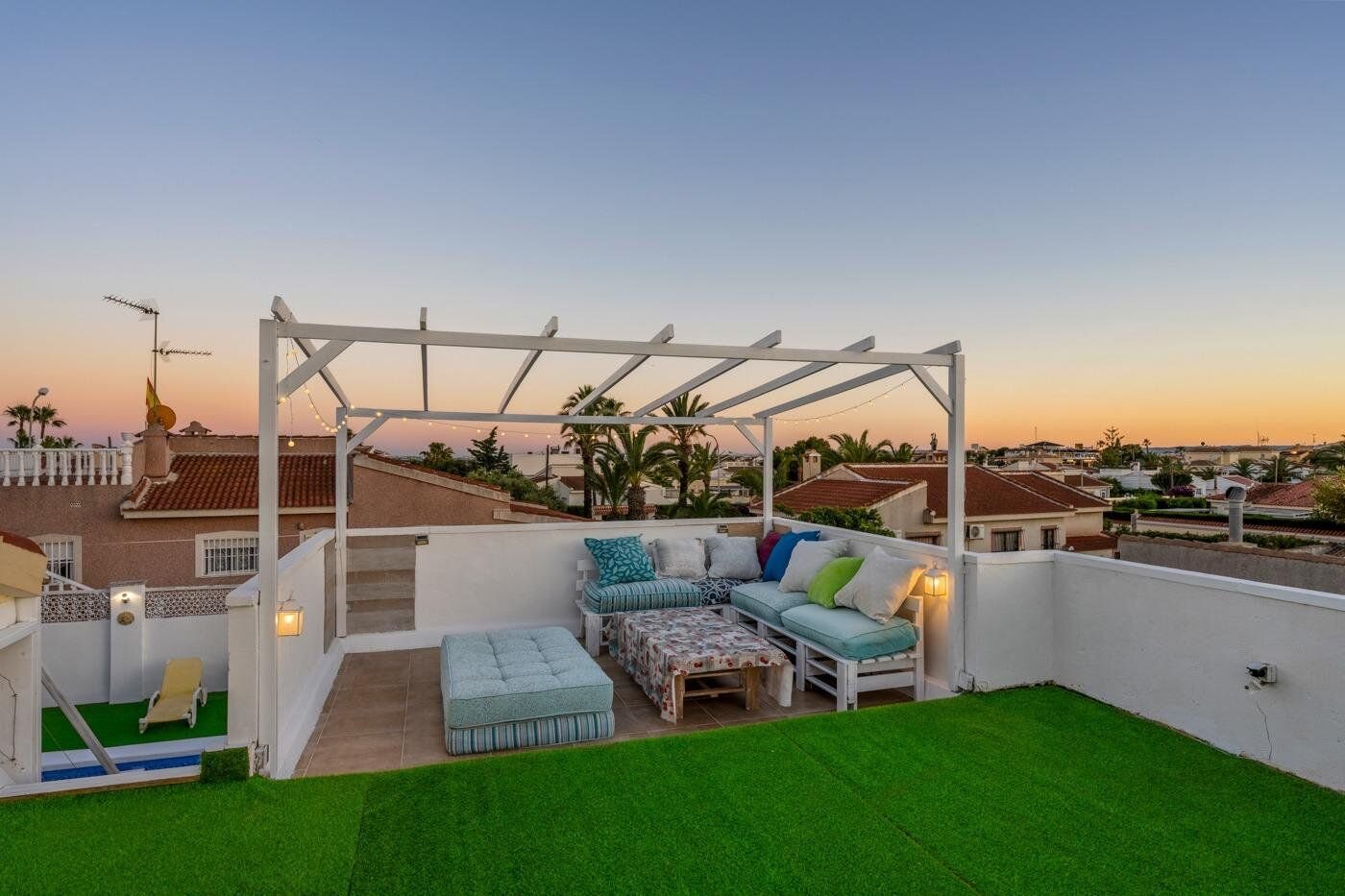 6-Bedroom Villa in Centro de la Ciudad Quesada, Rojales - Image 9