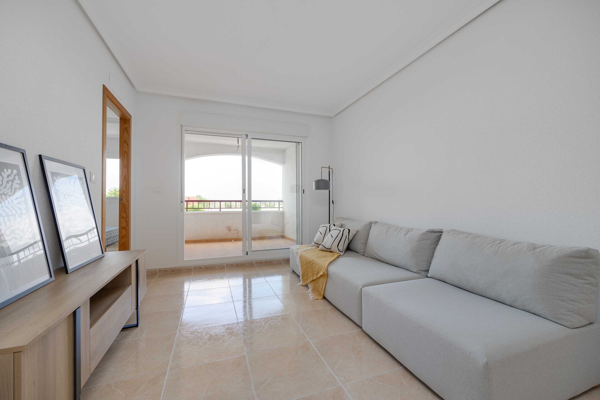 1-Bedroom Apartment in San Fulgencio - Image 8