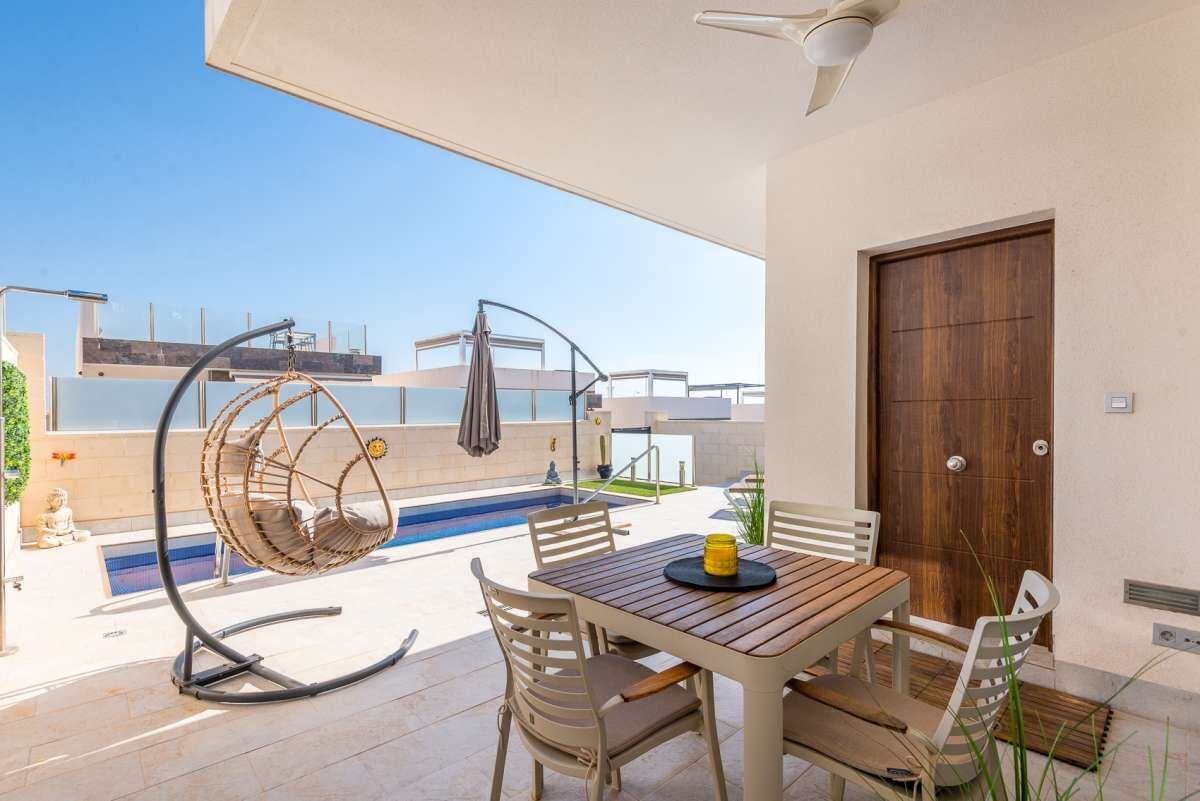 Villa met 3 Slaapkamers in Lomas de Cabo Roig, Orihuela Costa - Image 1
