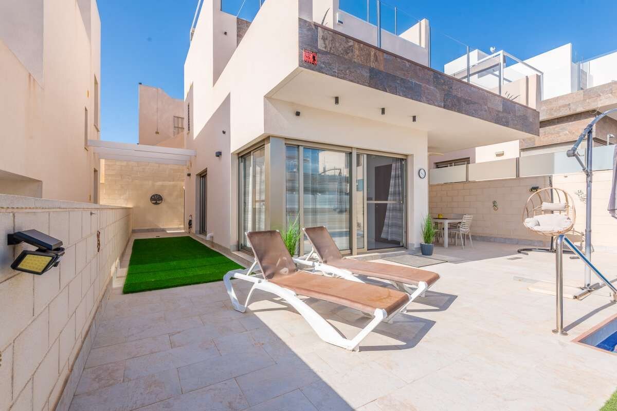 Villa met 3 Slaapkamers in Lomas de Cabo Roig, Orihuela Costa - Image 12