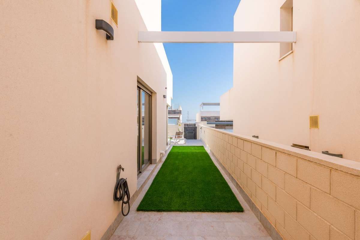 3-Bedroom Villa in Lomas de Cabo Roig, Orihuela Costa - Image 14