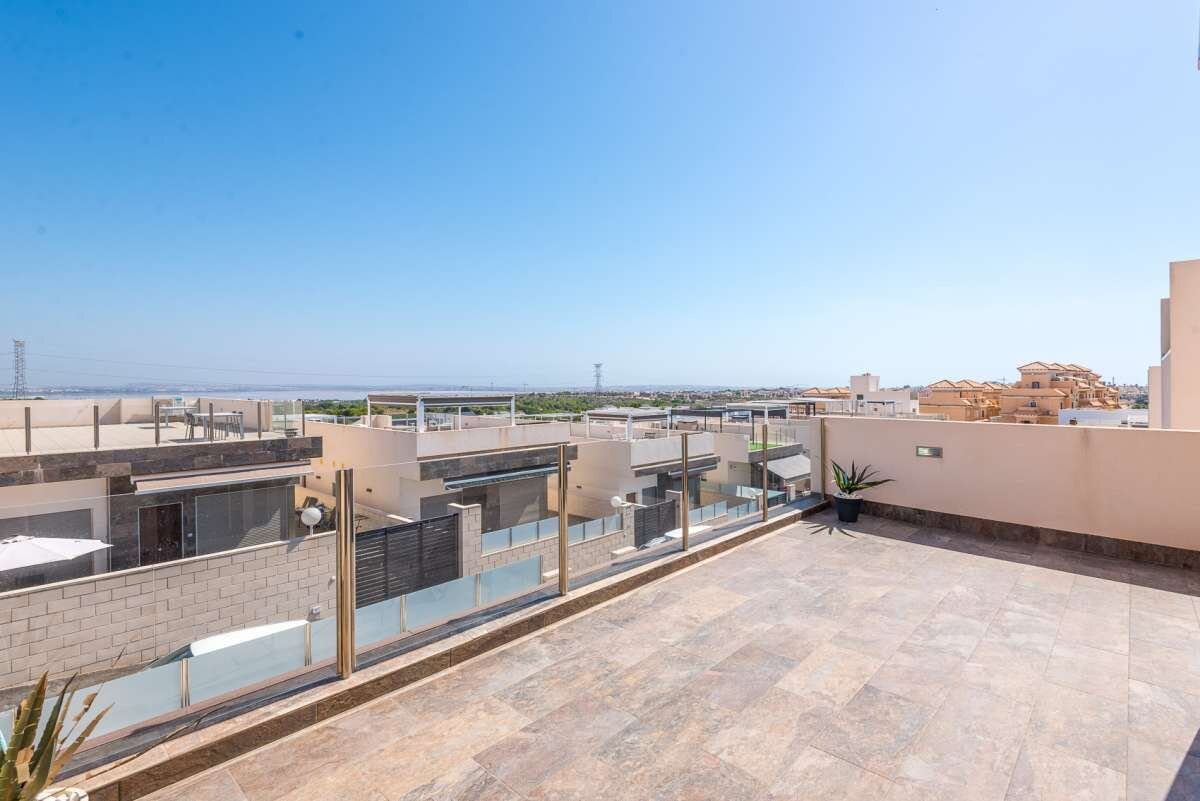 Villa met 3 Slaapkamers in Lomas de Cabo Roig, Orihuela Costa - Image 17