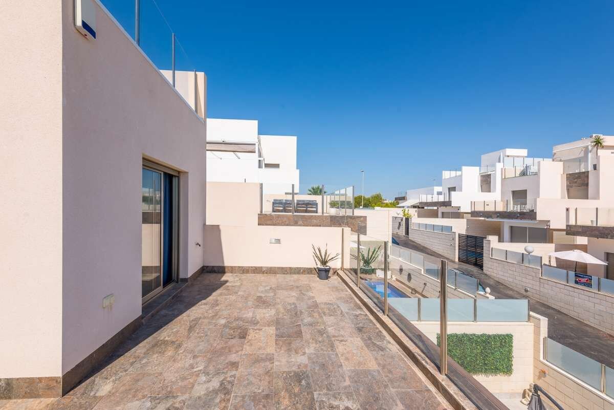 Villa met 3 Slaapkamers in Lomas de Cabo Roig, Orihuela Costa - Image 18