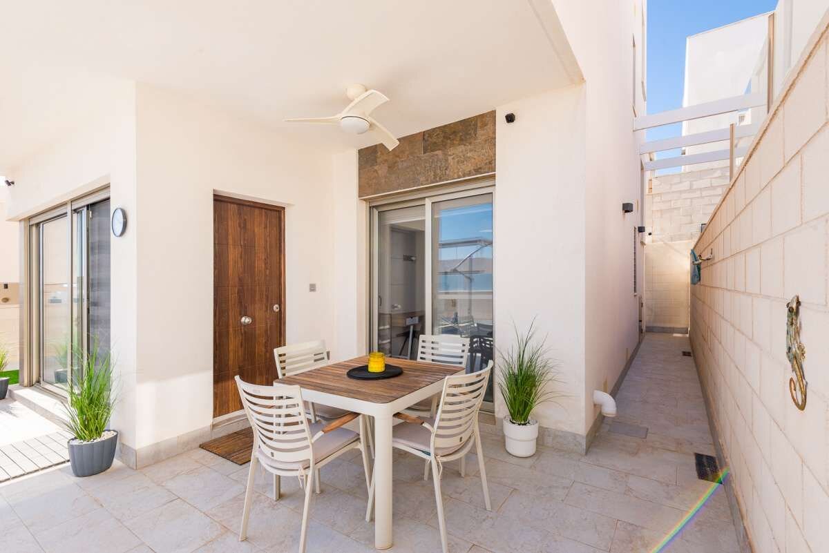 Villa met 3 Slaapkamers in Lomas de Cabo Roig, Orihuela Costa - Image 2