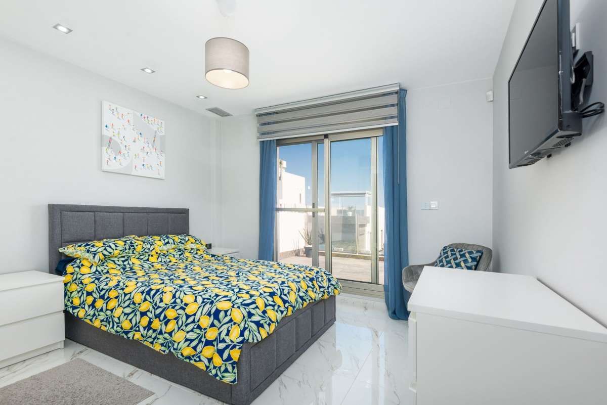 3-Bedroom Villa in Lomas de Cabo Roig, Orihuela Costa - Image 39