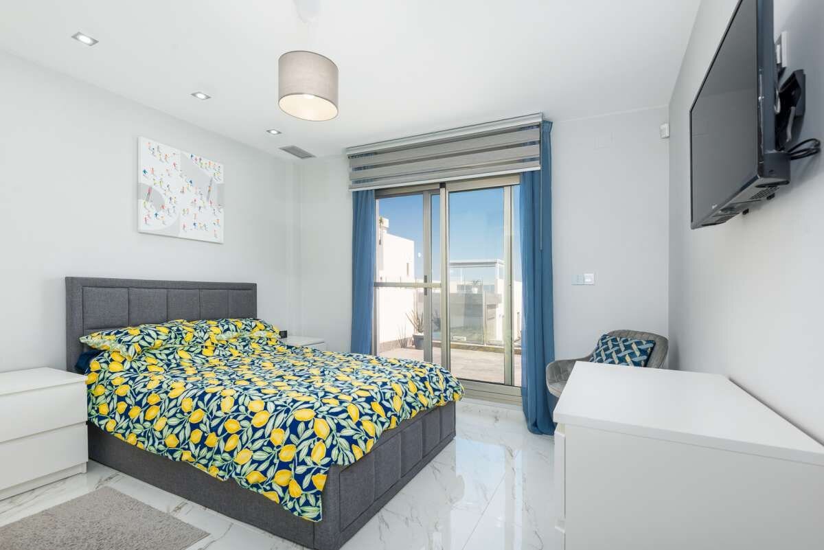 Villa met 3 Slaapkamers in Lomas de Cabo Roig, Orihuela Costa - Image 39
