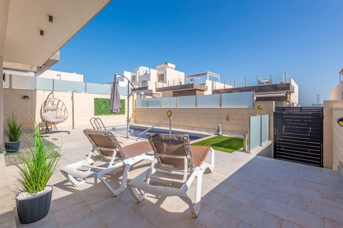 Villa met 3 Slaapkamers in Lomas de Cabo Roig, Orihuela Costa - Image 9