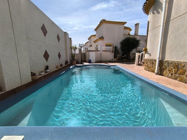 Villa de 3 Dormitorios en Urbanizaciones, Guardamar del Segura