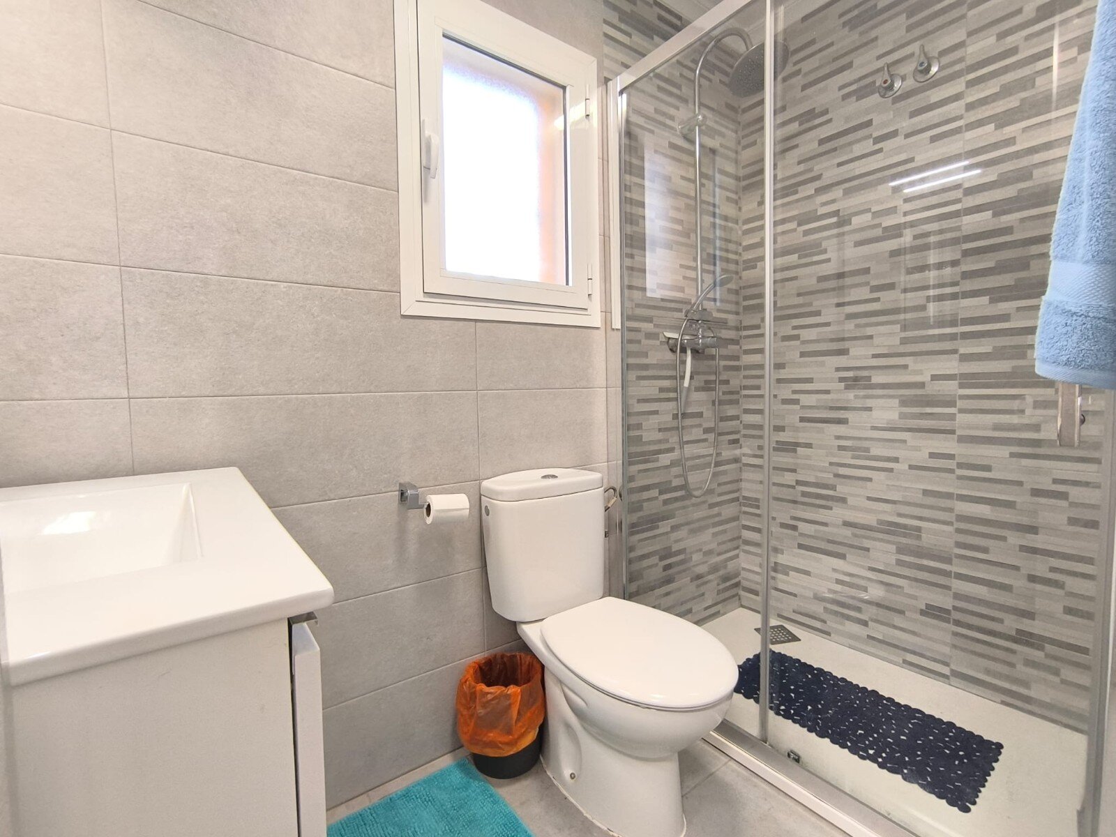 3-Bedroom Villa in Urbanizaciones, Guardamar del Segura - Image 8