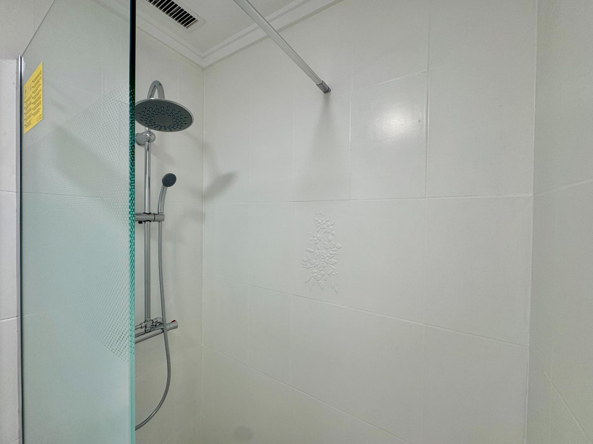 2-Bedroom Apartment in Torrevieja - Image 18